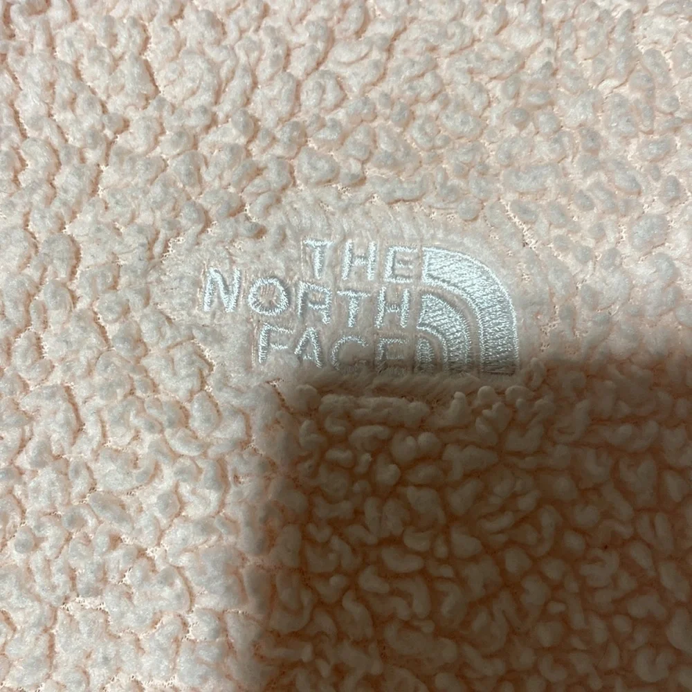 THE NORTH FACE Girls Faux Fur Fuzzy Hooded Jacket - Picture 2 of 7